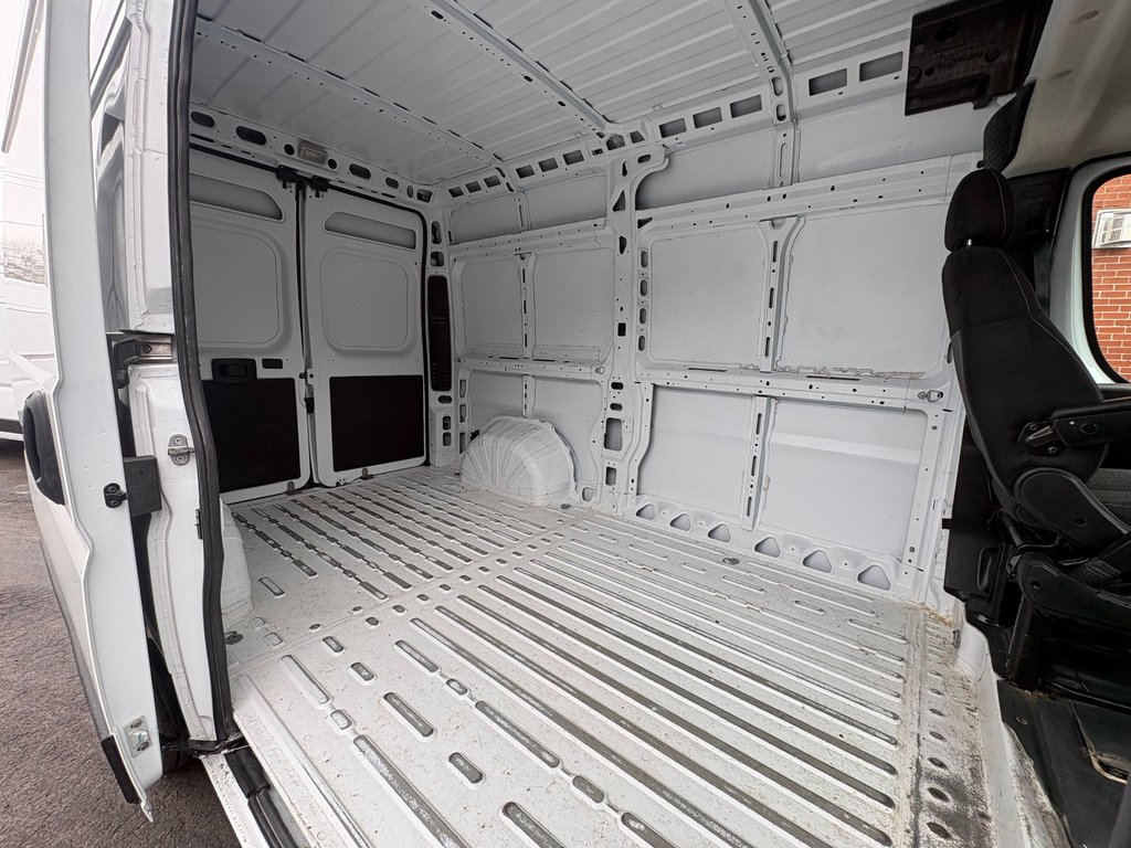 2023 Ram ProMaster Cargo Van 2500 High Roof 136' in Repentigny, Quebec - 9 - w1024h768px