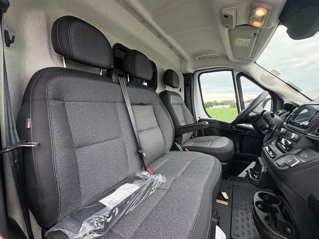 2025 Ram ProMaster Cargo Van 3500 High Roof 159' EXT in Repentigny, Quebec - 13 - w1024h768px
