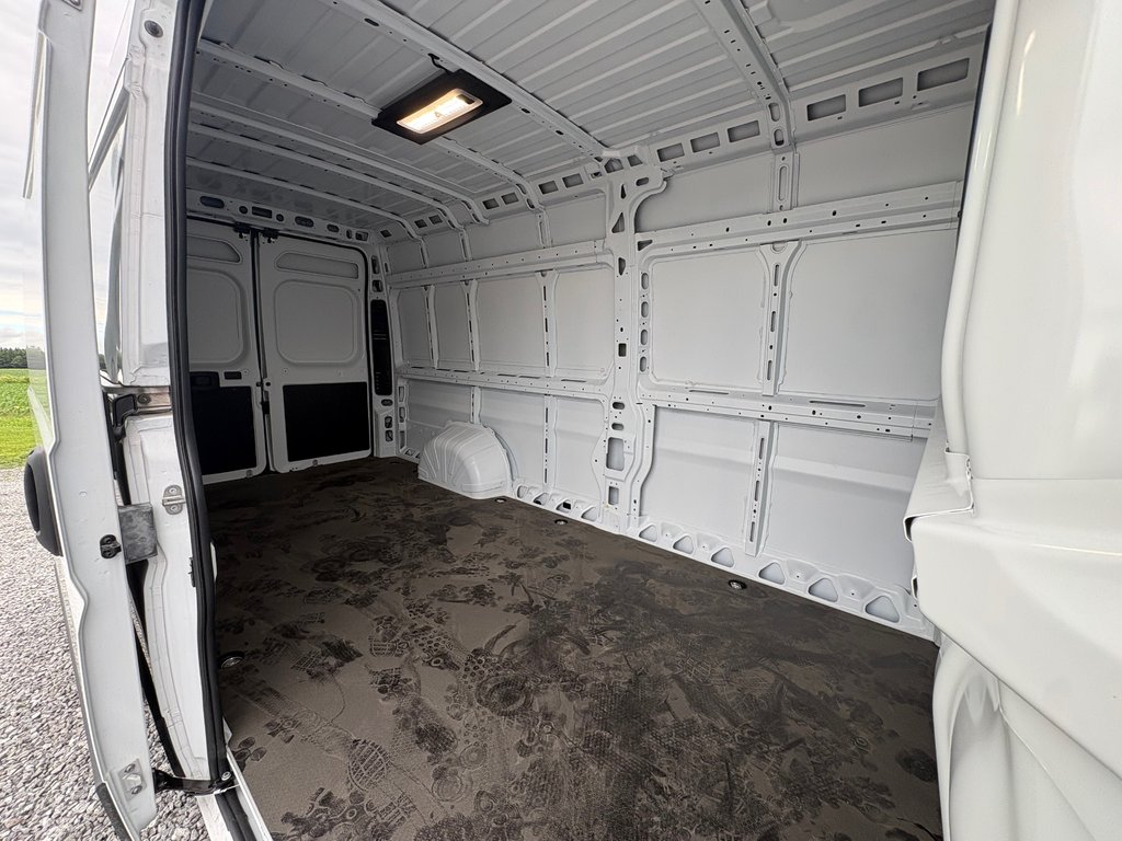 2025 Ram ProMaster Cargo Van 3500 High Roof 159' EXT in Repentigny, Quebec - 11 - w1024h768px