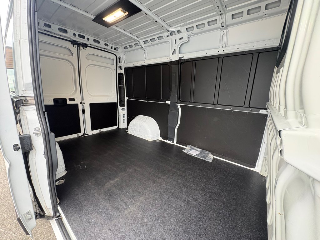 Ram ProMaster Cargo Van 2500 High Roof 136' 2025 à Saint-Sulpice, Québec - 11 - w1024h768px