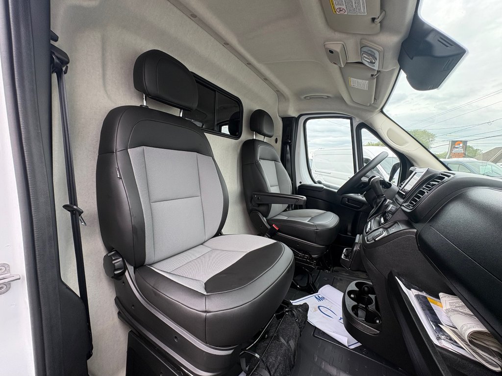 Ram ProMaster Cargo Van 2500 High Roof 136' 2025 à Saint-Sulpice, Québec - 12 - w1024h768px