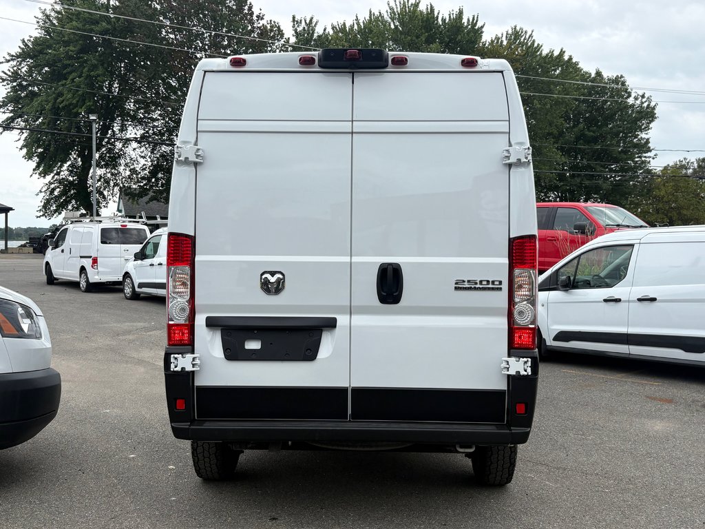 Ram ProMaster Cargo Van 2500 High Roof 136' 2025 à Saint-Sulpice, Québec - 8 - w1024h768px