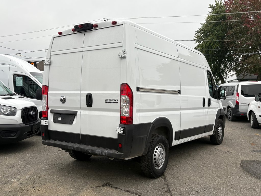 2025 Ram ProMaster Cargo Van 2500 High Roof 136' in Saint-Sulpice, Quebec - 6 - w1024h768px