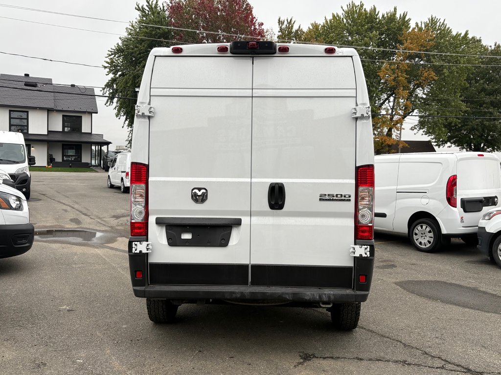 2025 Ram ProMaster Cargo Van 2500 High Roof 136' in Saint-Sulpice, Quebec - 7 - w1024h768px
