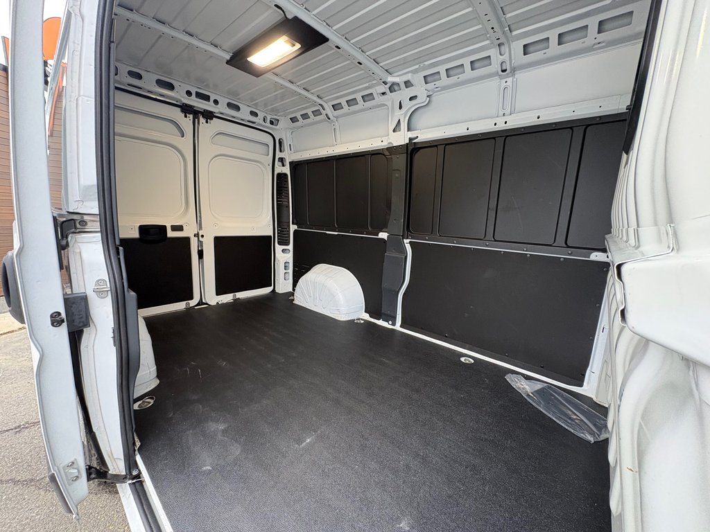 2025 Ram ProMaster Cargo Van 2500 High Roof 136' in Saint-Sulpice, Quebec - 11 - w1024h768px