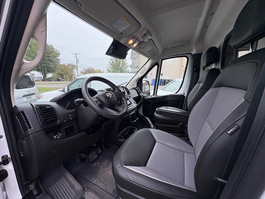 2025 Ram ProMaster Cargo Van 2500 High Roof 136' in Saint-Sulpice, Quebec - 13 - w1024h768px
