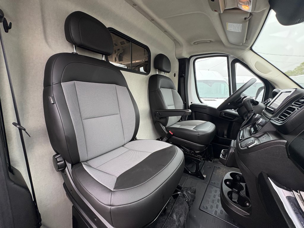 2025 Ram ProMaster Cargo Van 2500 High Roof 136' in Saint-Sulpice, Quebec - 12 - w1024h768px
