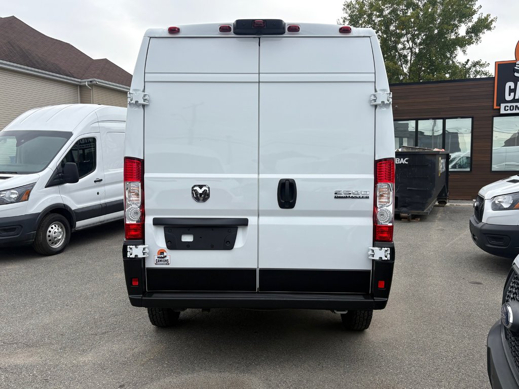 Ram ProMaster Cargo Van 2500 High Roof 136' 2025 à Saint-Sulpice, Québec - 8 - w1024h768px