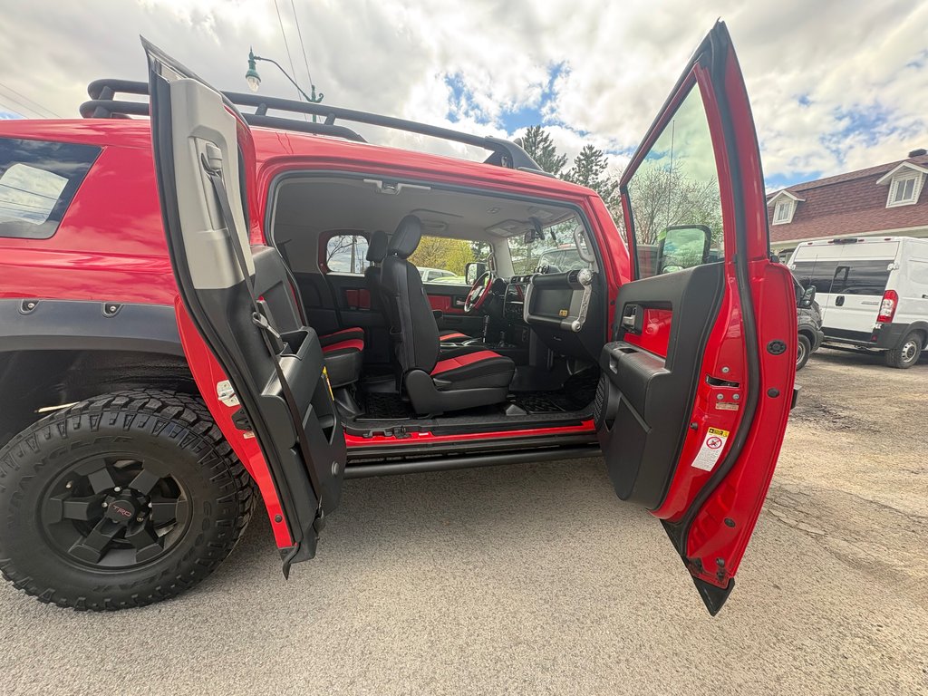 Toyota FJ Cruiser Trail Teams Special Edition 2012 à Repentigny, Québec - 9 - w1024h768px