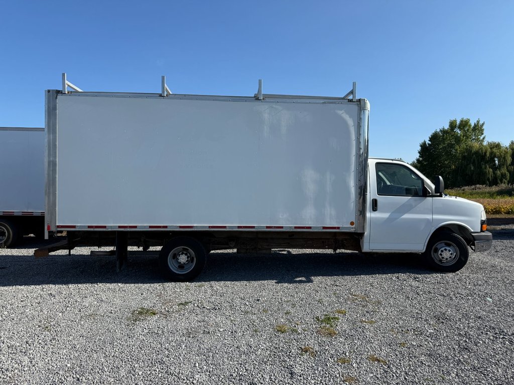 2011 Chevrolet Express Commercial Cutaway 3500 in Saint-Sulpice, Quebec - 4 - w1024h768px