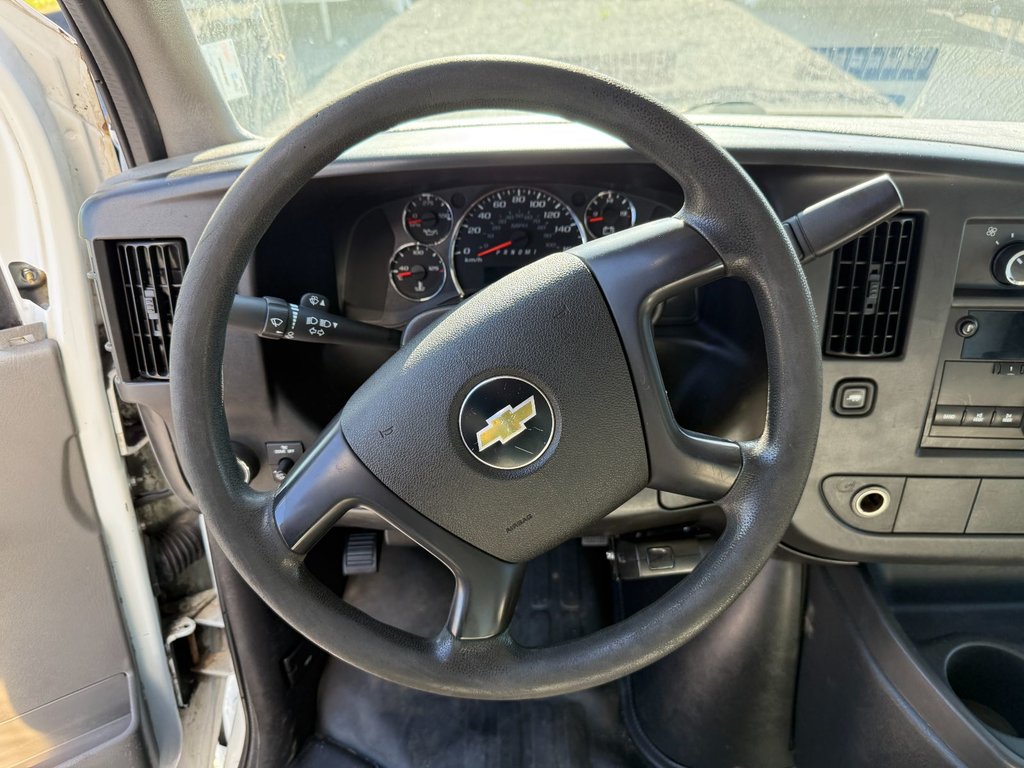 2011 Chevrolet Express Commercial Cutaway 3500 in Saint-Sulpice, Quebec - 16 - w1024h768px