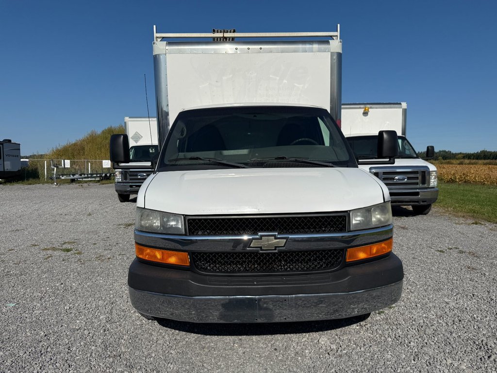 2011 Chevrolet Express Commercial Cutaway 3500 in Saint-Sulpice, Quebec - 6 - w1024h768px