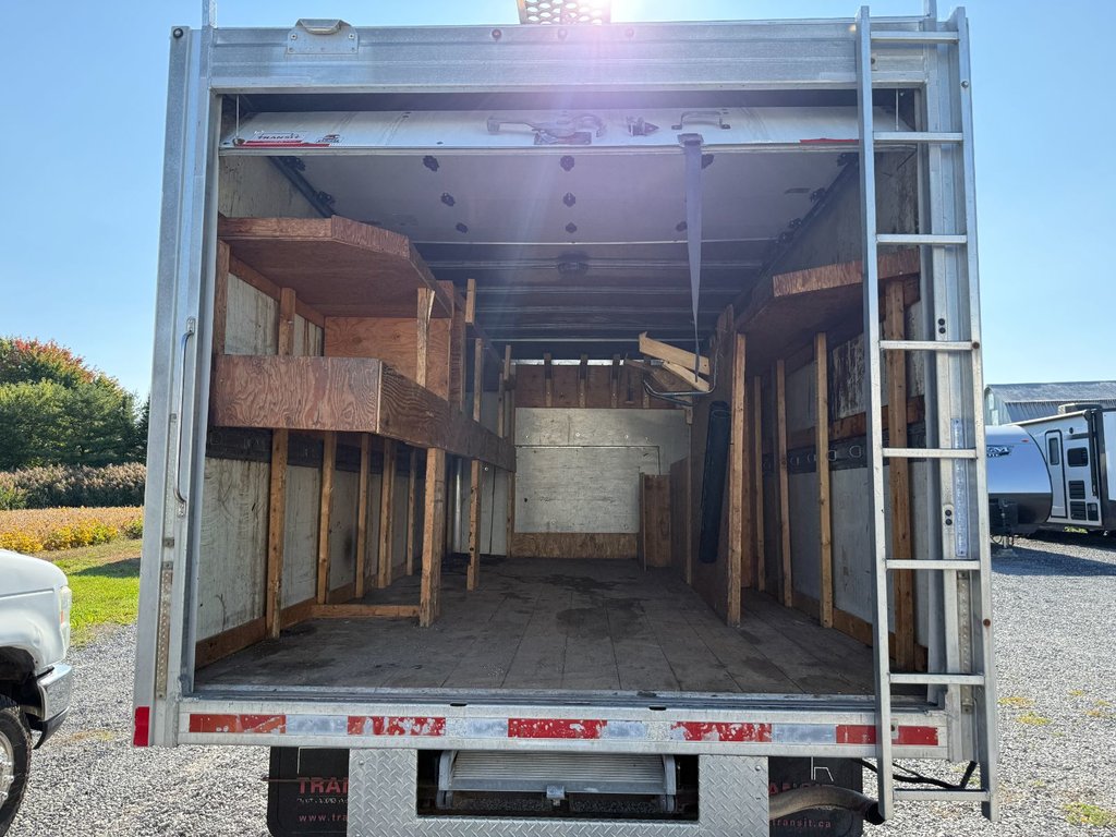 2011 Chevrolet Express Commercial Cutaway 3500 in Saint-Sulpice, Quebec - 8 - w1024h768px
