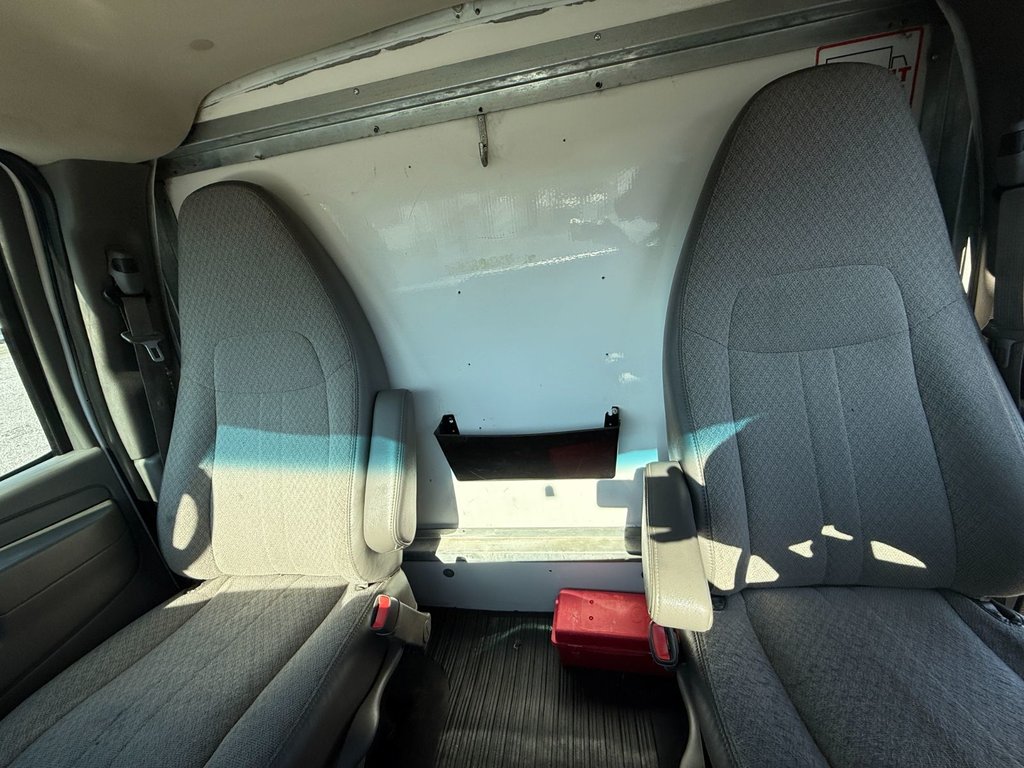 2011 Chevrolet Express Commercial Cutaway 3500 in Saint-Sulpice, Quebec - 14 - w1024h768px