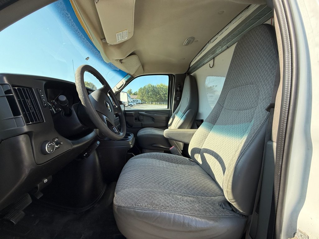 2011 Chevrolet Express Commercial Cutaway 3500 in Saint-Sulpice, Quebec - 13 - w1024h768px
