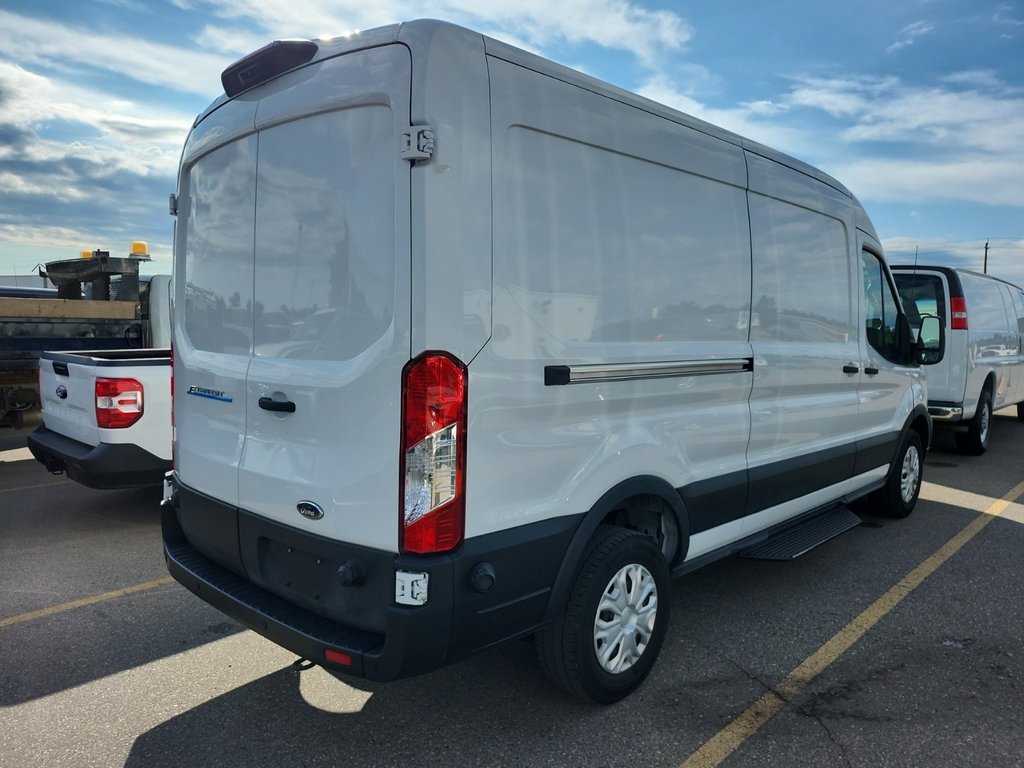 2022 Ford E-Transit Cargo Van T-350 Medium Roof 148' in Repentigny, Quebec - 3 - w1024h768px