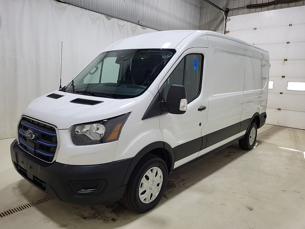 Ford E-Transit Cargo Van Medium Roof 148' 2023 à Repentigny, Québec - 1 - w1024h768px