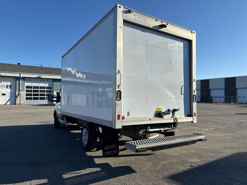 Ford T-250 CUBE 14' 14 PIEDS ROUE SIMPLE *OVERCAB* 2023 à Repentigny, Québec - 3 - w1024h768px