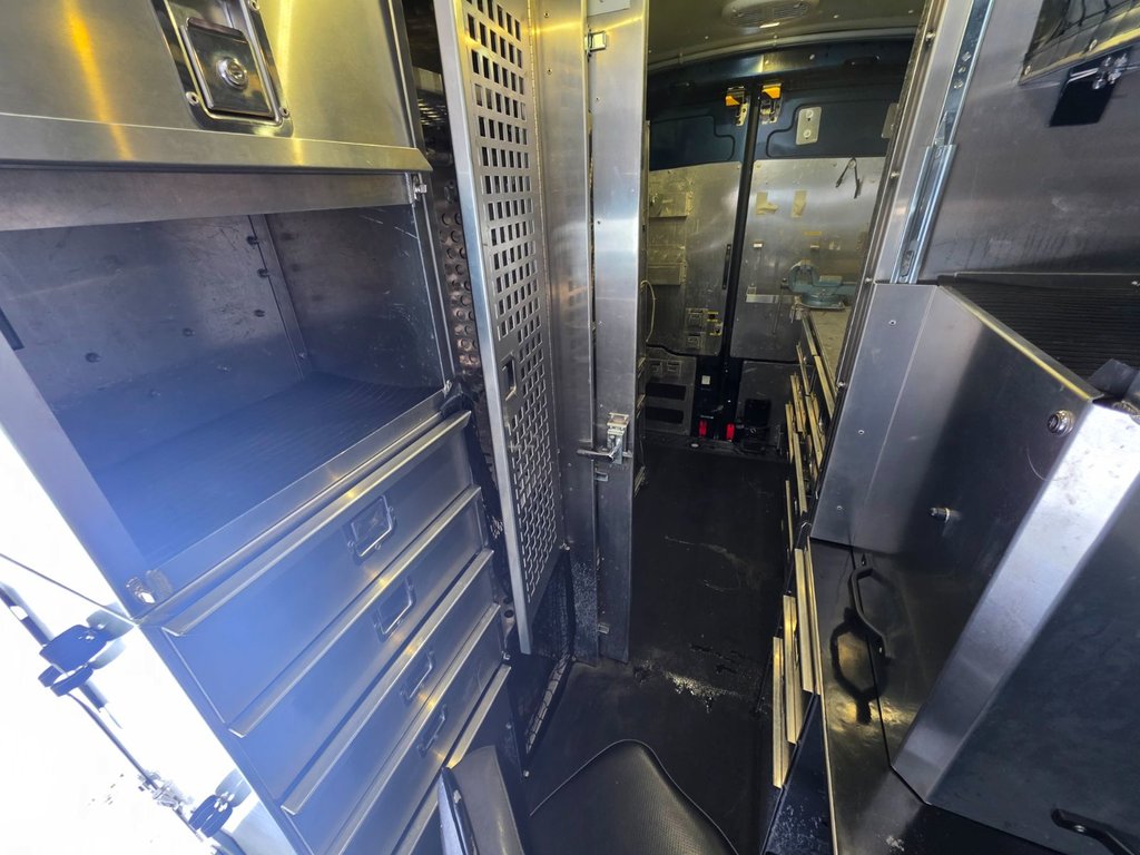 2016 Ford Transit Cargo Van T-350 High Roof 148' in Repentigny, Quebec - 17 - w1024h768px