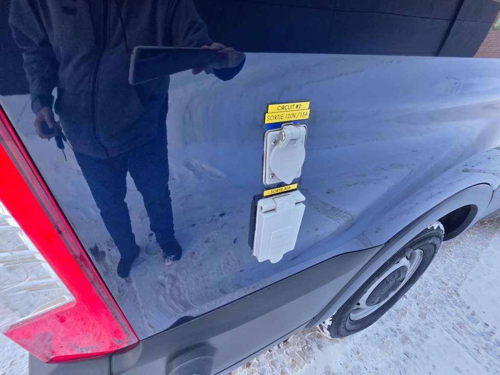 2016 Ford Transit Cargo Van T-350 High Roof 148' in Repentigny, Quebec - 9 - w1024h768px