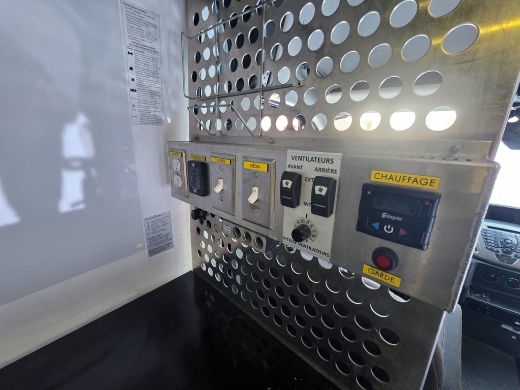 2016 Ford Transit Cargo Van T-350 High Roof 148' in Repentigny, Quebec - 16 - w1024h768px