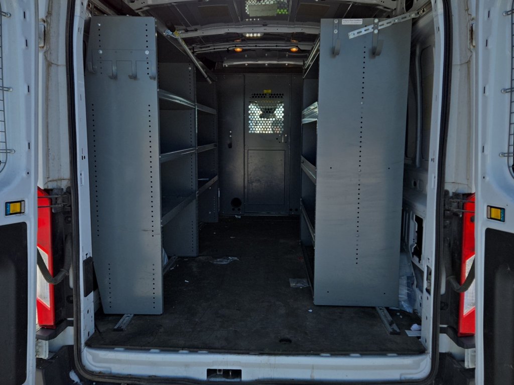 Ford Transit Cargo Van T-150 Medium Roof 148' 2016 à Repentigny, Québec - 4 - w1024h768px