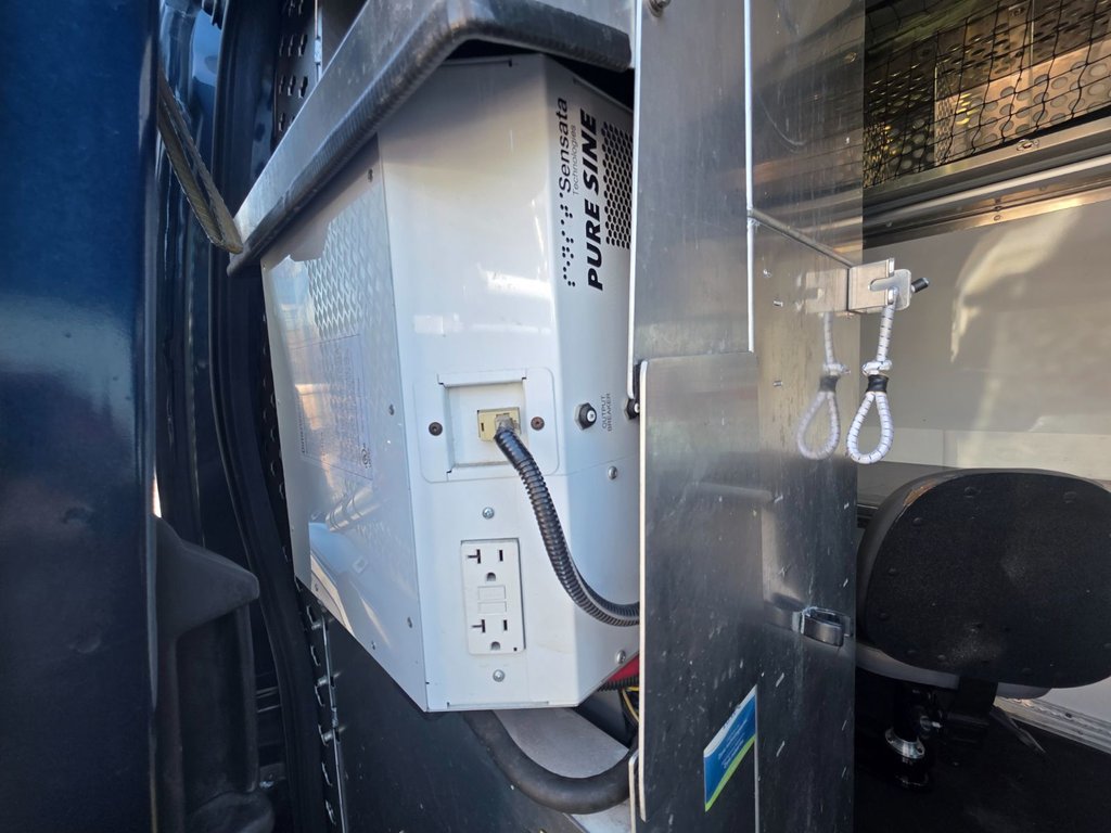 Ford Transit Cargo Van T-350 High Roof 148' 2017 à Repentigny, Québec - 11 - w1024h768px