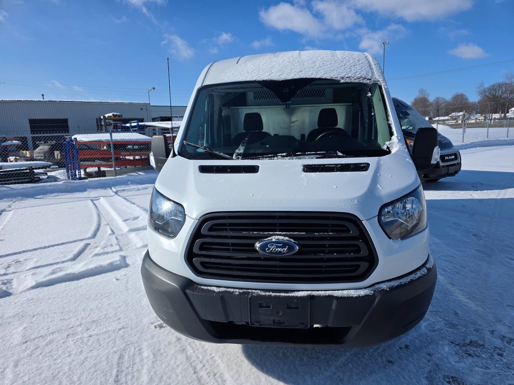 Ford Transit Cargo Van T-250 Medium Roof 148' 2018 à Repentigny, Québec - 3 - w1024h768px