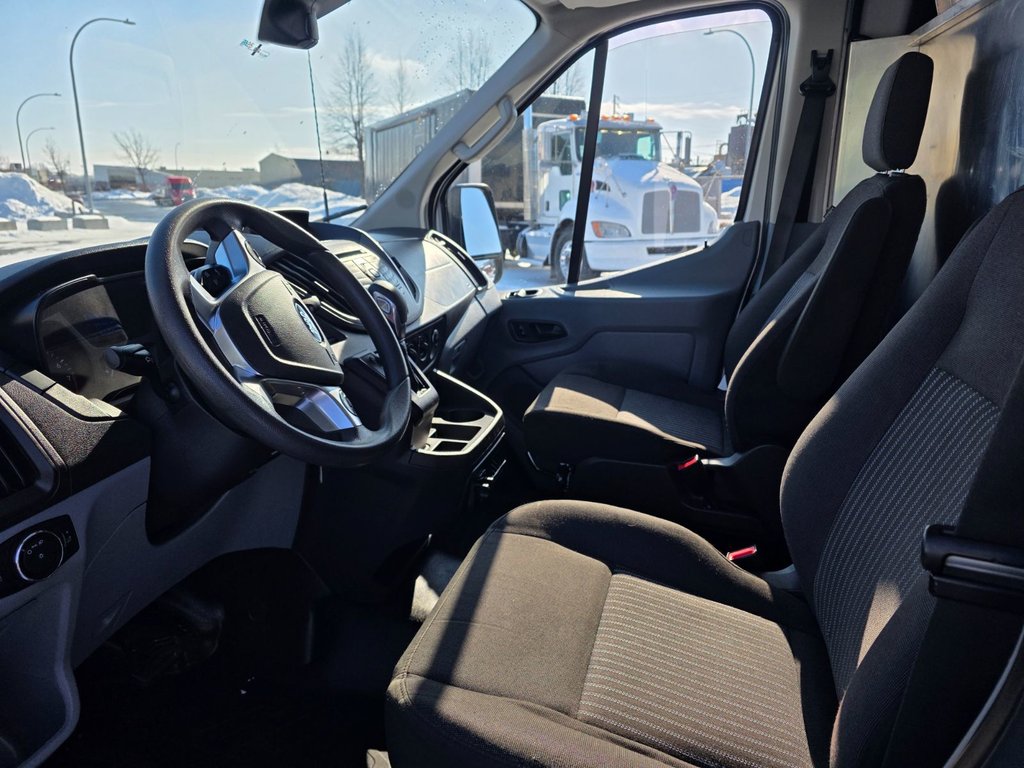Ford Transit Cargo Van T-250 Medium Roof 148' 2018 à Repentigny, Québec - 13 - w1024h768px
