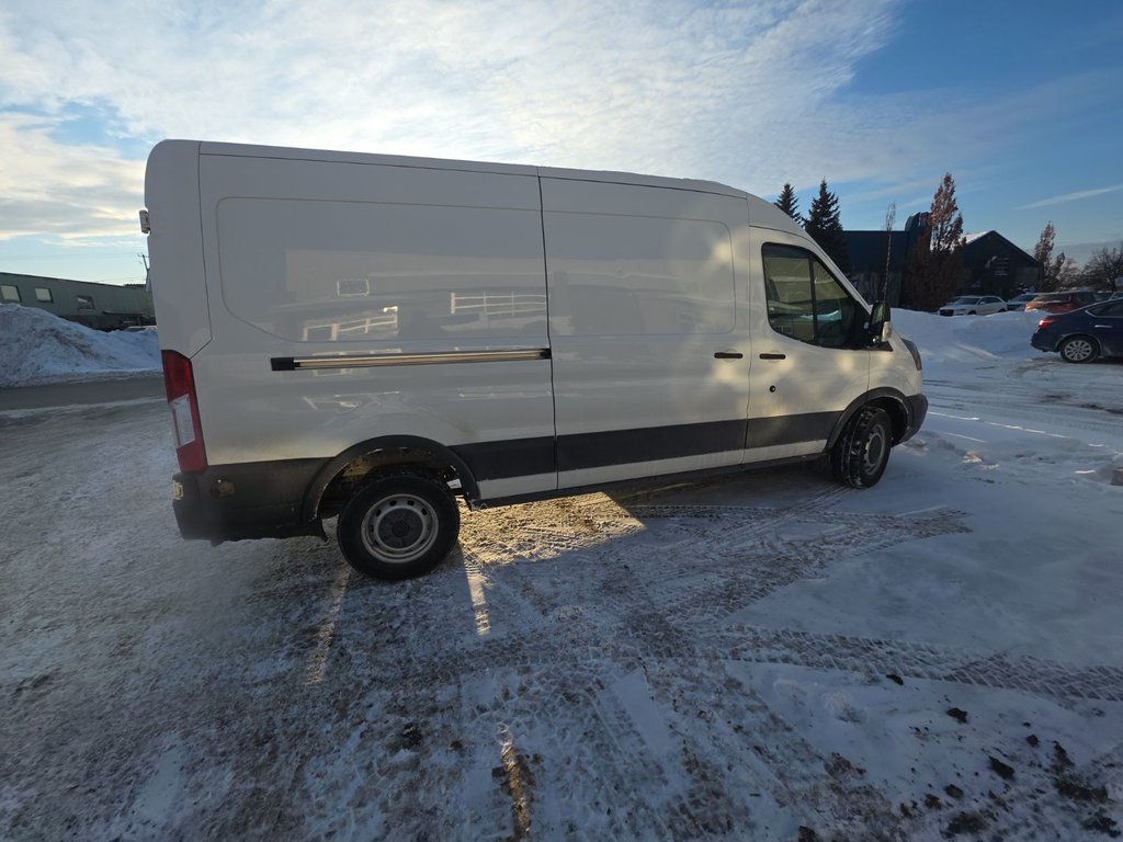 Ford Transit Cargo Van T-250 Medium Roof 148' 2018 à Repentigny, Québec - 19 - w1024h768px