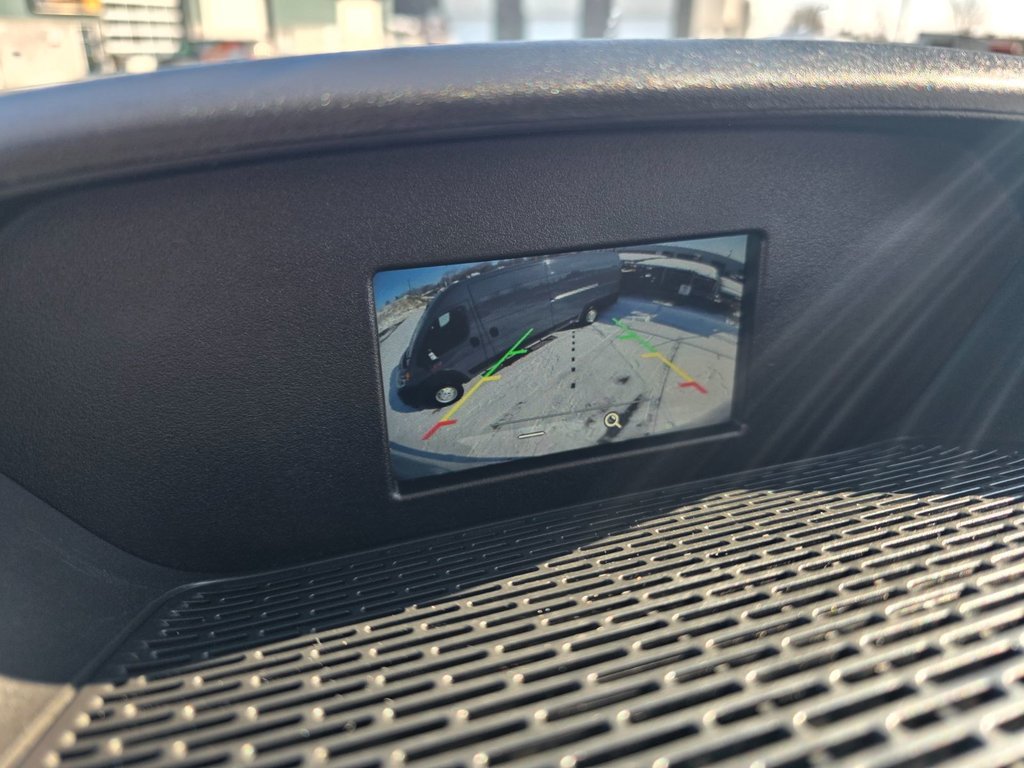 Ford Transit Cargo Van T-250 Medium Roof 148' 2018 à Repentigny, Québec - 17 - w1024h768px