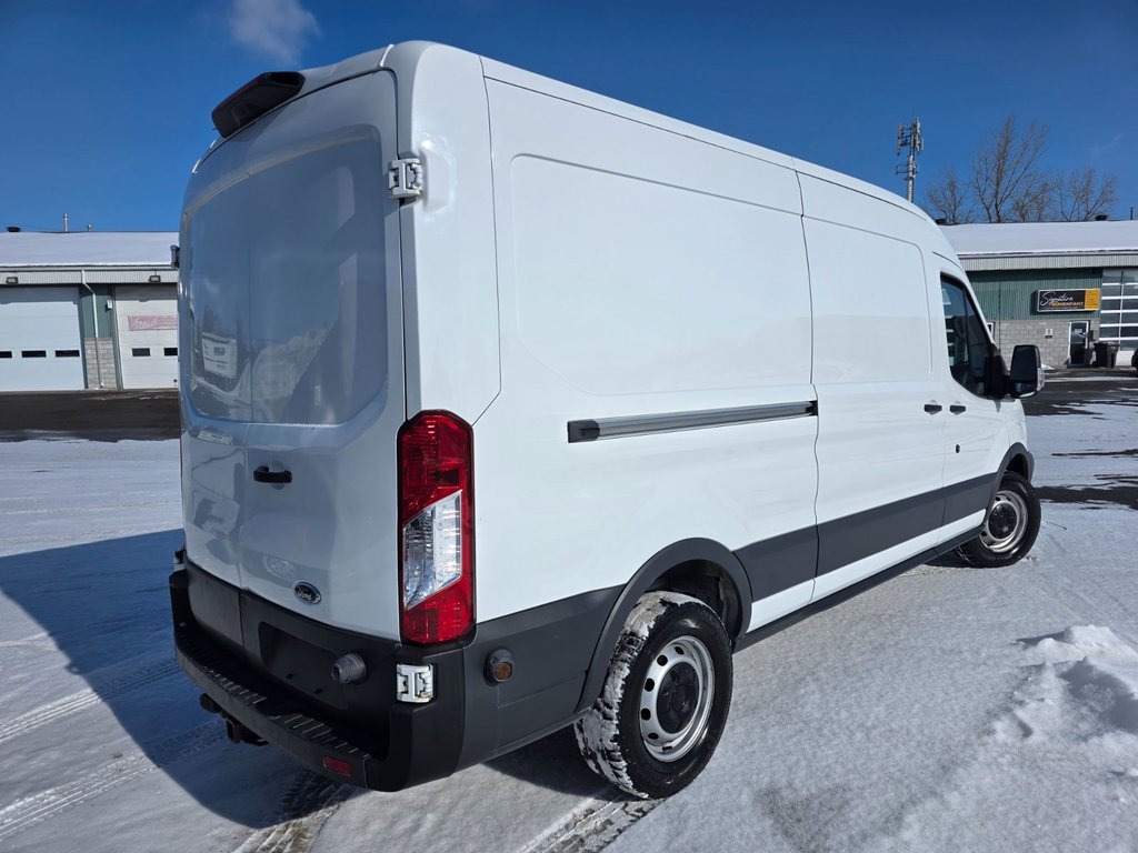 Ford Transit Cargo Van T-250 Medium Roof 148' 2018 à Repentigny, Québec - 9 - w1024h768px