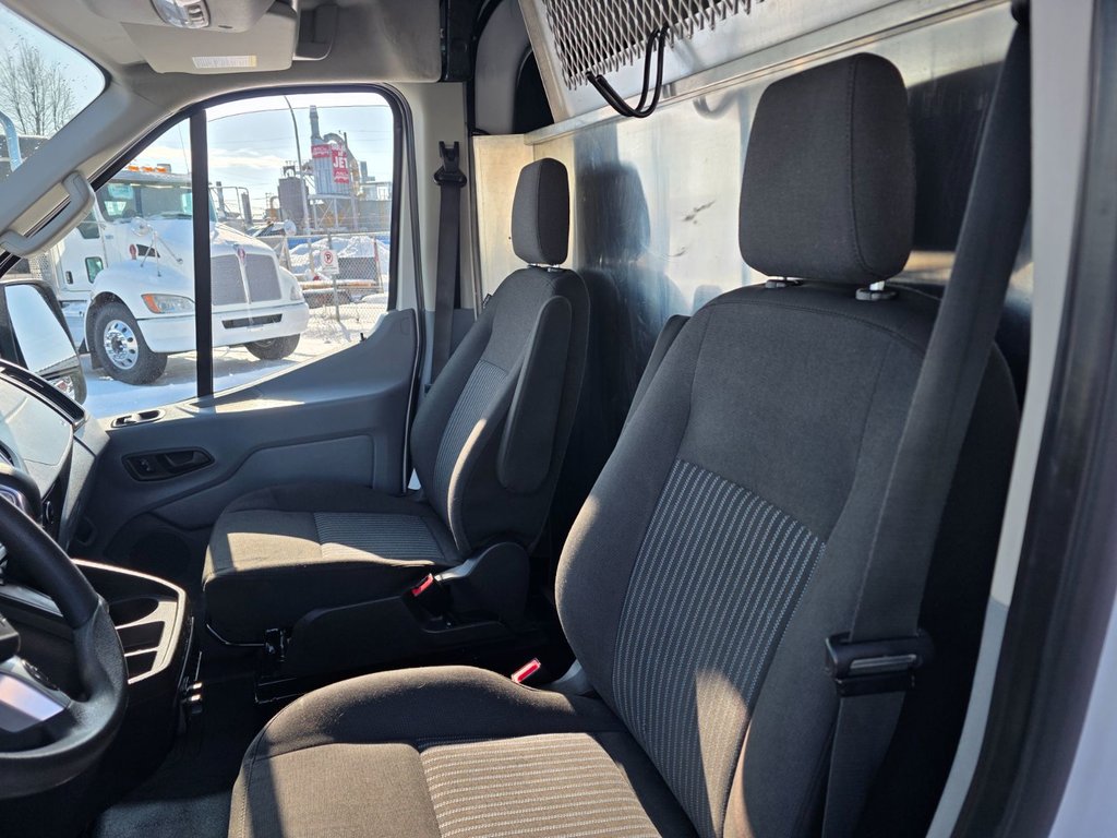 Ford Transit Cargo Van T-250 Medium Roof 148' 2018 à Repentigny, Québec - 14 - w1024h768px