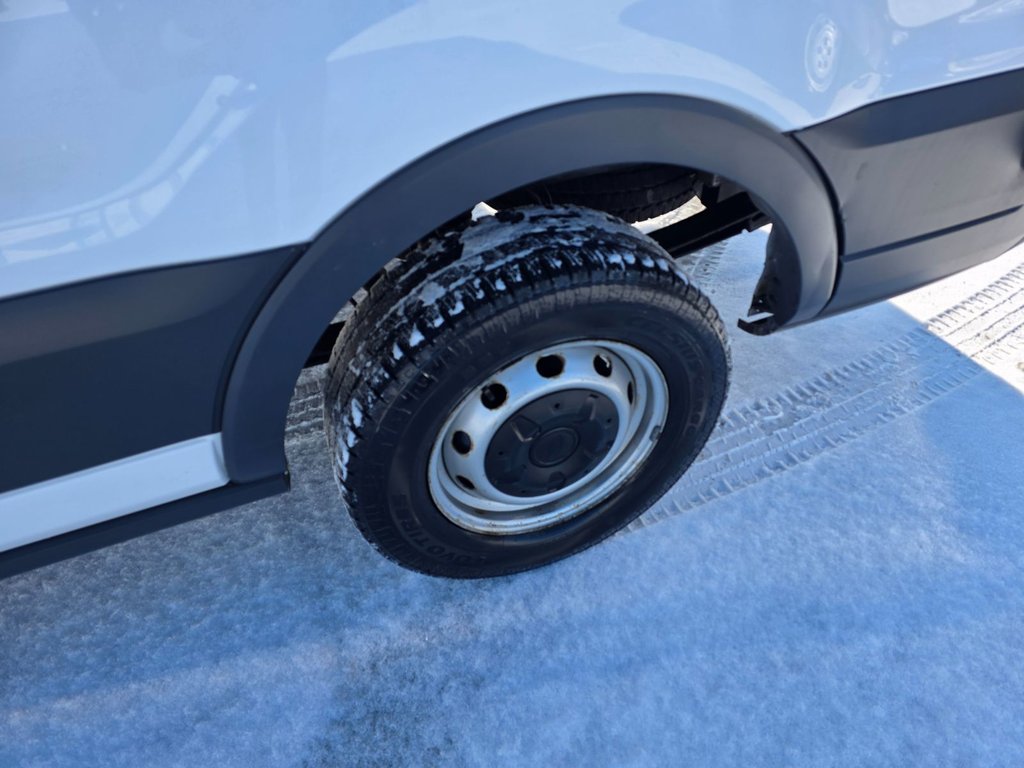 Ford Transit Cargo Van T-250 Medium Roof 148' 2018 à Repentigny, Québec - 5 - w1024h768px