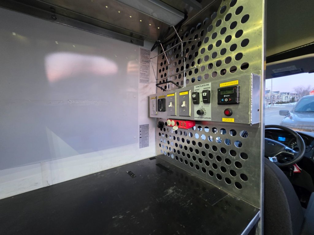 2018 Ford Transit Cargo Van T-350 High Roof 148' in Repentigny, Quebec - 17 - w1024h768px