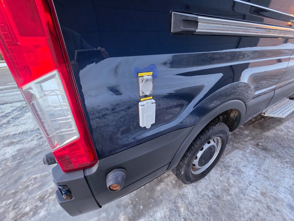 2018 Ford Transit Cargo Van T-350 High Roof 148' in Repentigny, Quebec - 9 - w1024h768px