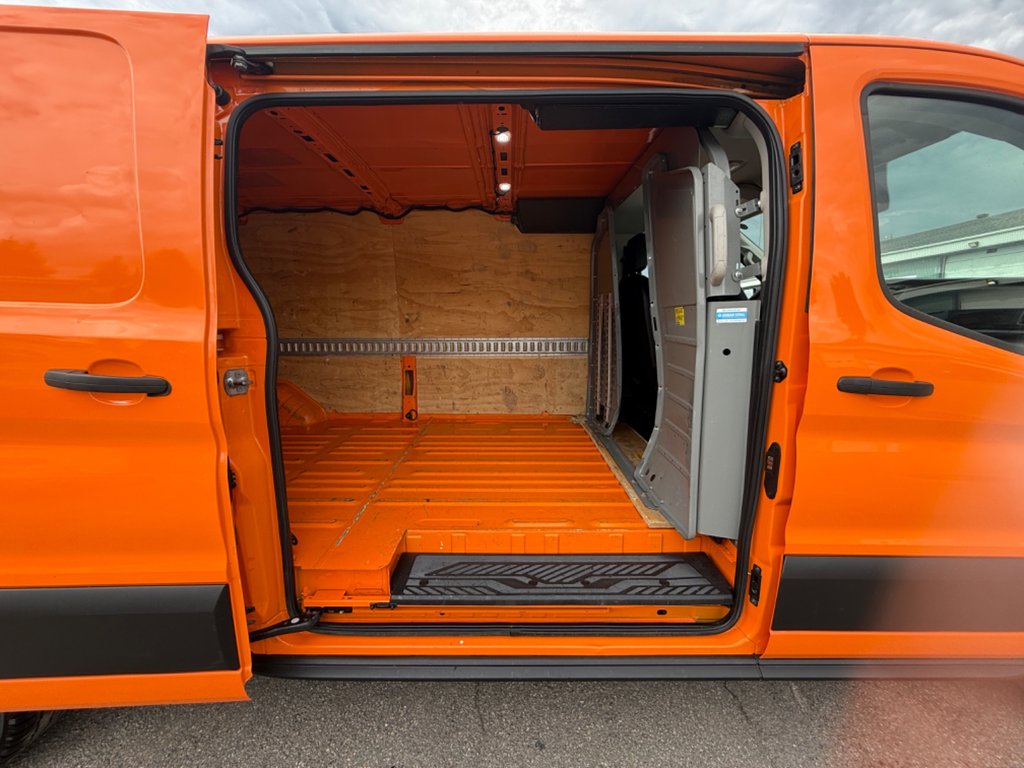 Ford Transit Cargo Van T-250 Low Roof 148' 2020 à Saint-Sulpice, Québec - 11 - w1024h768px