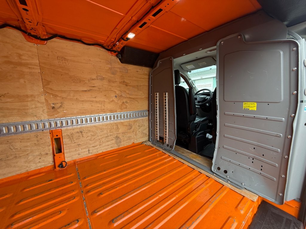 Ford Transit Cargo Van T-250 Low Roof 148' 2020 à Saint-Sulpice, Québec - 10 - w1024h768px