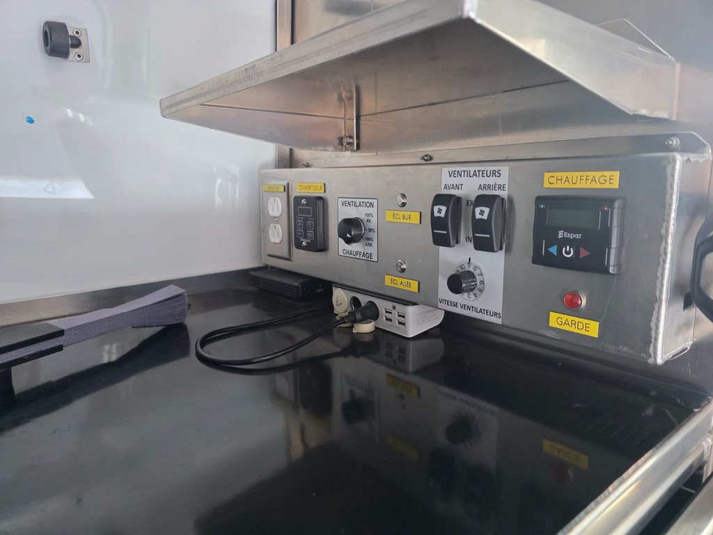 Ford Transit Cargo Van T-150 Low Roof 130' AWD 2020 à Repentigny, Québec - 16 - w1024h768px