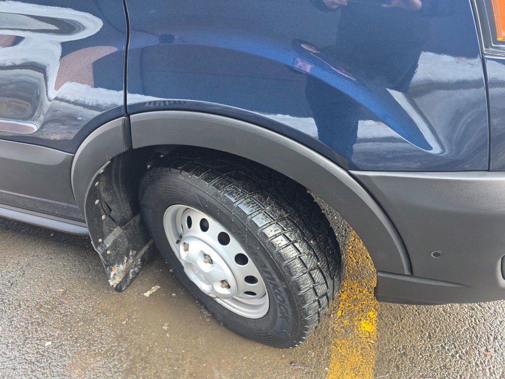 Ford Transit Cargo Van T-150 Low Roof 130' AWD 2020 à Repentigny, Québec - 5 - w1024h768px