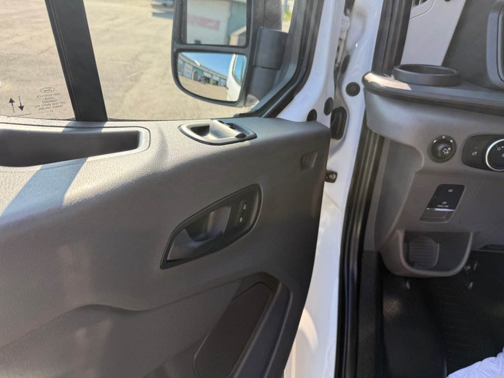2021 Ford Transit Cargo Van T-150 Low Roof 130' AWD in Saint-Sulpice, Quebec - 20 - w1024h768px
