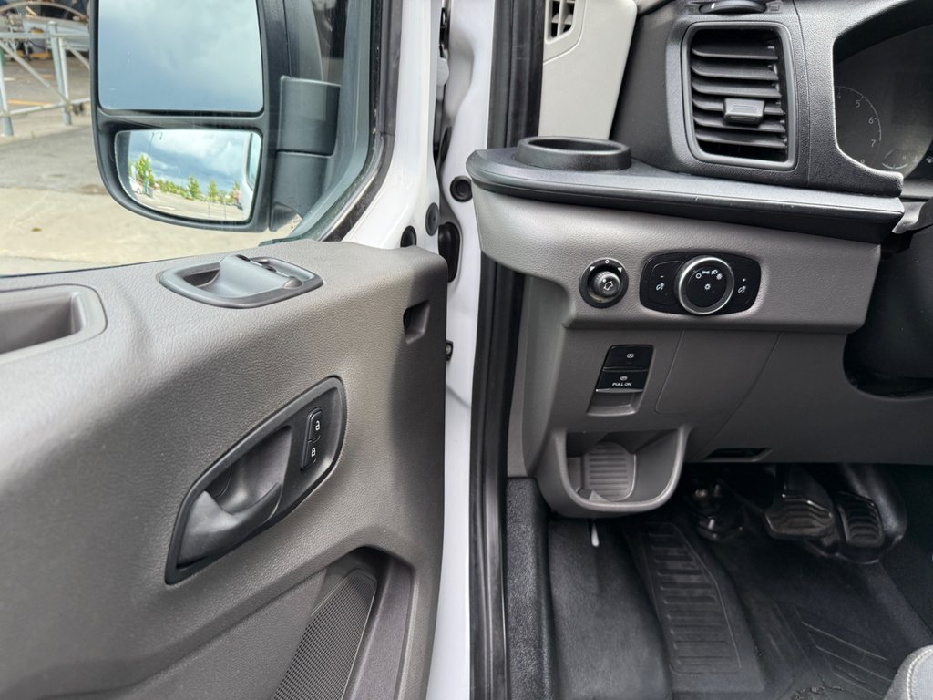 2022 Ford Transit Cargo Van T-250 Medium Roof 130’ in Saint-Sulpice, Quebec - 19 - w1024h768px