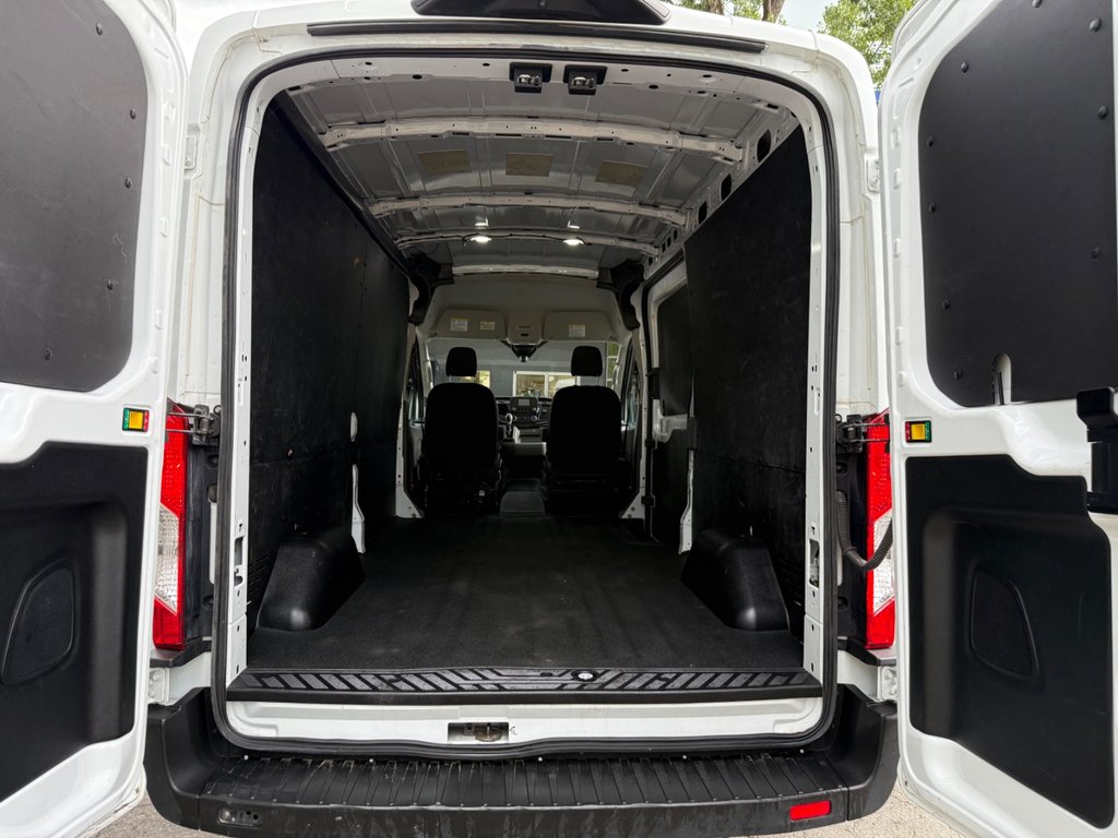 2022 Ford Transit Cargo Van T-250 Medium Roof 130’ in Saint-Sulpice, Quebec - 10 - w1024h768px