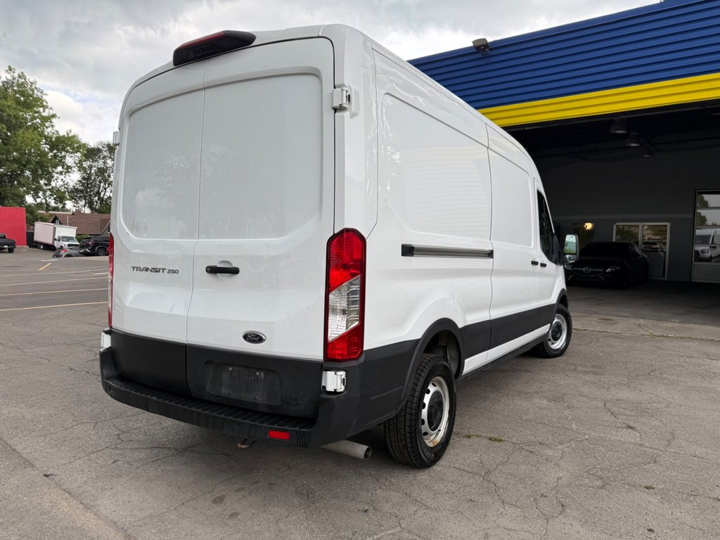 2022 Ford Transit Cargo Van T-250 Medium Roof 130’ in Saint-Sulpice, Quebec - 6 - w1024h768px