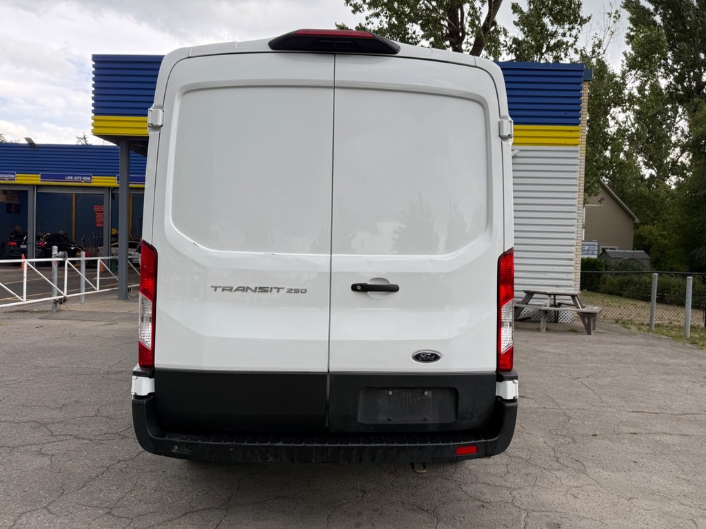 2022 Ford Transit Cargo Van T-250 Medium Roof 130’ in Saint-Sulpice, Quebec - 5 - w1024h768px