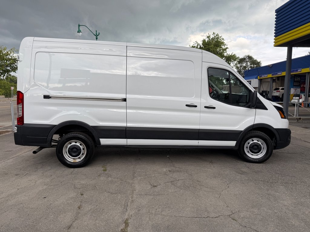 2022 Ford Transit Cargo Van T-250 Medium Roof 130’ in Saint-Sulpice, Quebec - 7 - w1024h768px