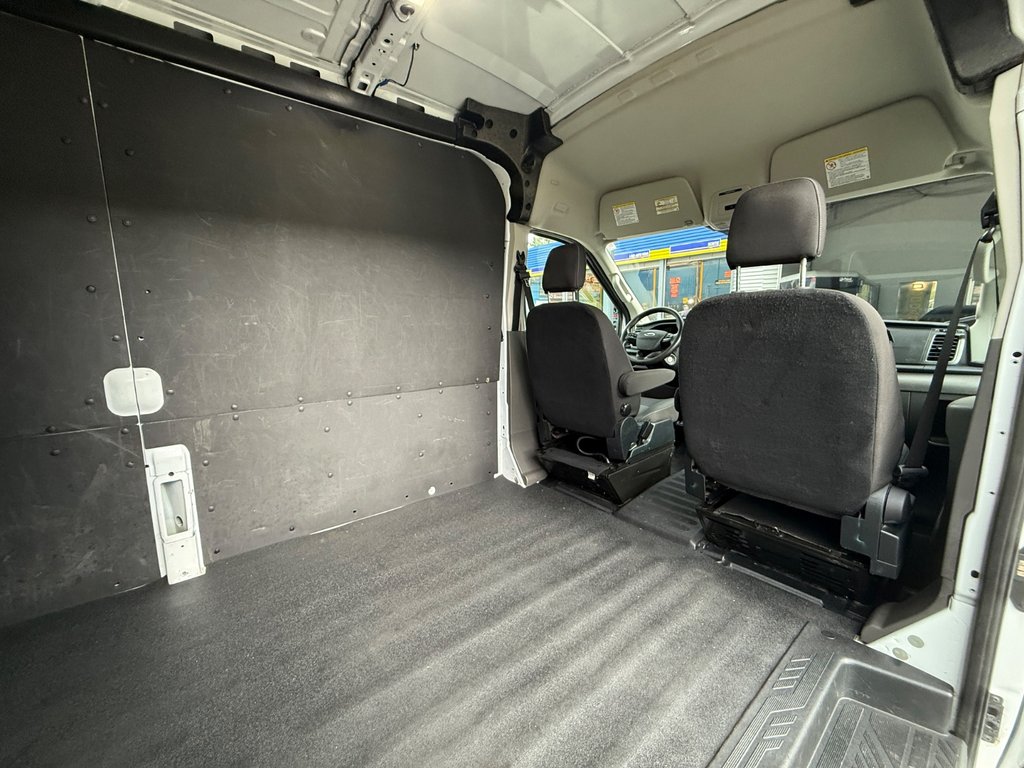 2022 Ford Transit Cargo Van T-250 Medium Roof 130’ in Saint-Sulpice, Quebec - 12 - w1024h768px