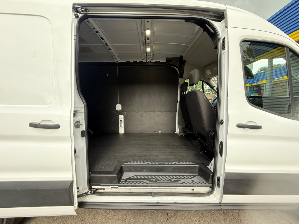 2022 Ford Transit Cargo Van T-250 Medium Roof 130’ in Saint-Sulpice, Quebec - 13 - w1024h768px