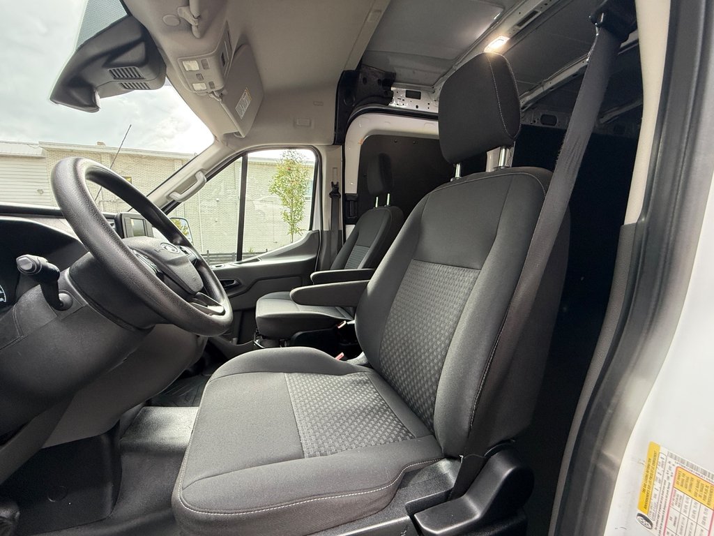 2022 Ford Transit Cargo Van T-250 Medium Roof 130’ in Saint-Sulpice, Quebec - 14 - w1024h768px
