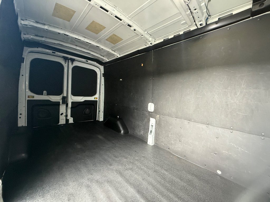 2022 Ford Transit Cargo Van T-250 Medium Roof 130’ in Saint-Sulpice, Quebec - 11 - w1024h768px